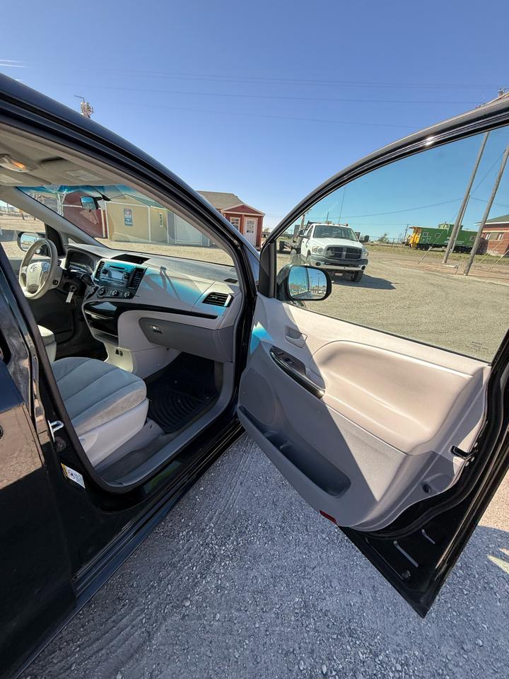 Toyota Sienna FWD 7-Passenger V6 2014