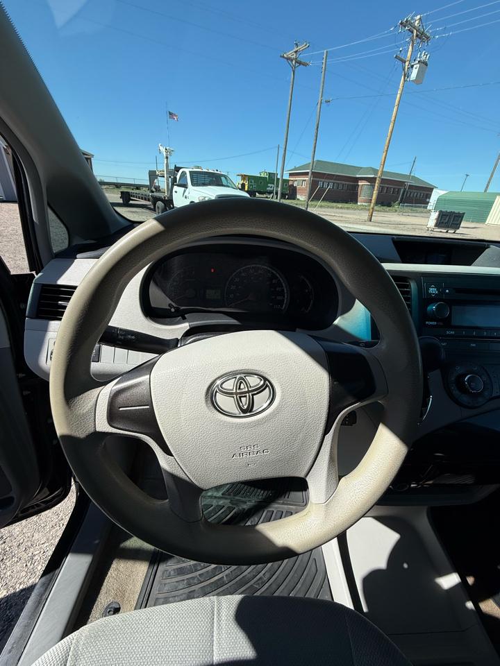 Toyota Sienna FWD 7-Passenger V6 2014