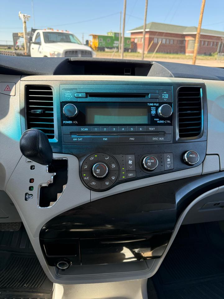 Toyota Sienna FWD 7-Passenger V6 2014