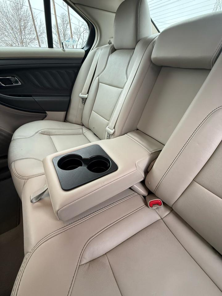 Ford Taurus SEL FWD 2011