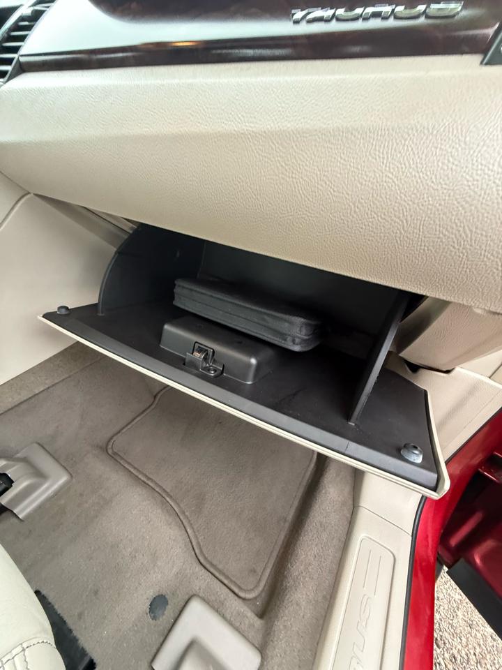 Ford Taurus SEL FWD 2011