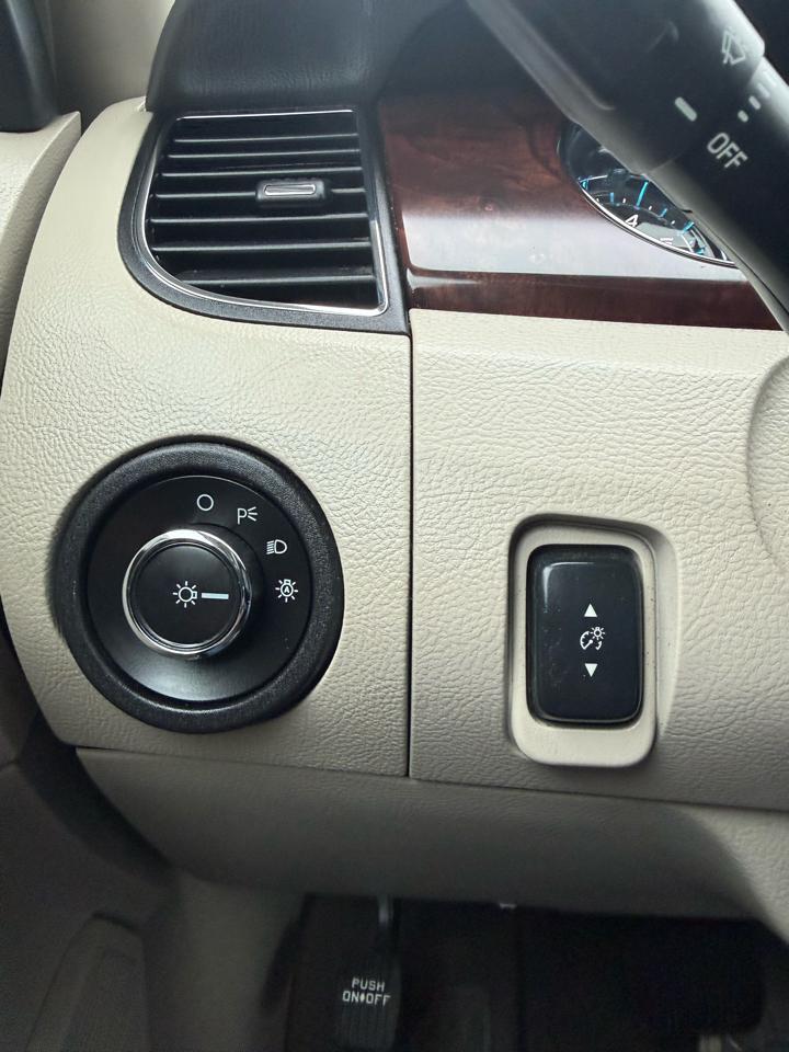 Ford Taurus SEL FWD 2011