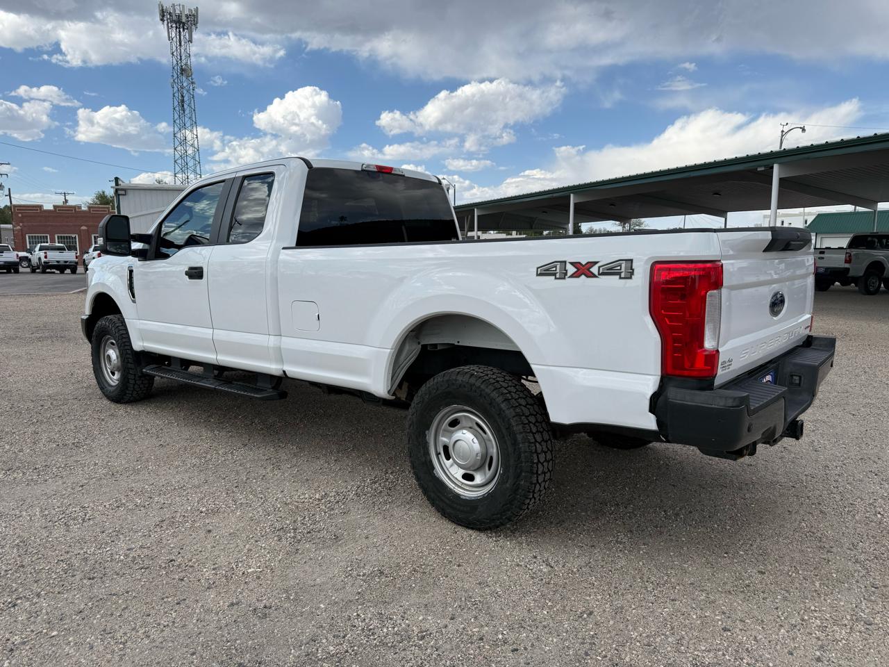 Ford F-250 SD XL SuperCab 4WD 2018