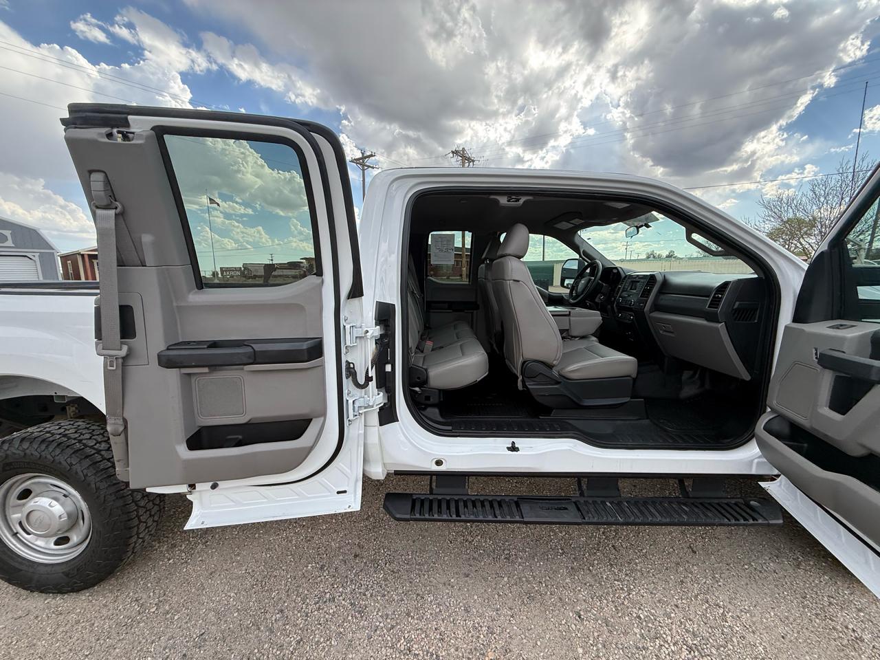 Ford F-250 SD XL SuperCab 4WD 2018