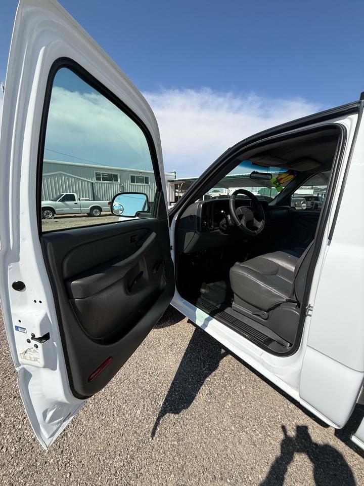 Chevrolet Silverado 2500HD Work Truck Long Bed 4WD 2004