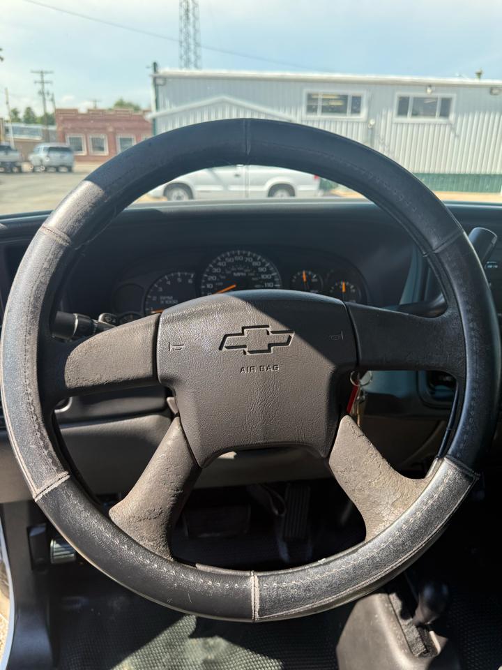Chevrolet Silverado 2500HD Work Truck Long Bed 4WD 2004