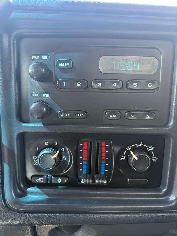 Chevrolet Silverado 2500HD Work Truck Long Bed 4WD 2004