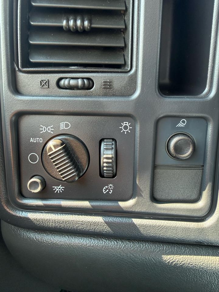 Chevrolet Silverado 2500HD Work Truck Long Bed 4WD 2004
