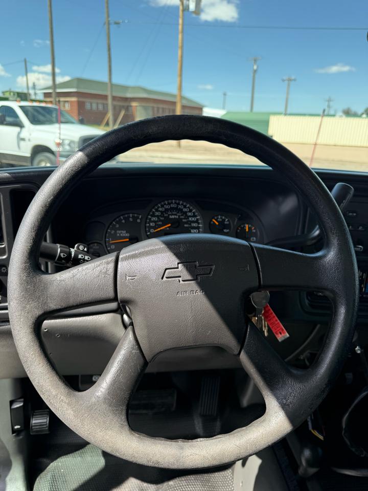 Chevrolet Silverado 2500HD Work Truck Long Bed 4WD 2004