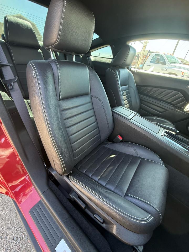 Ford Mustang V6 Coupe 2011