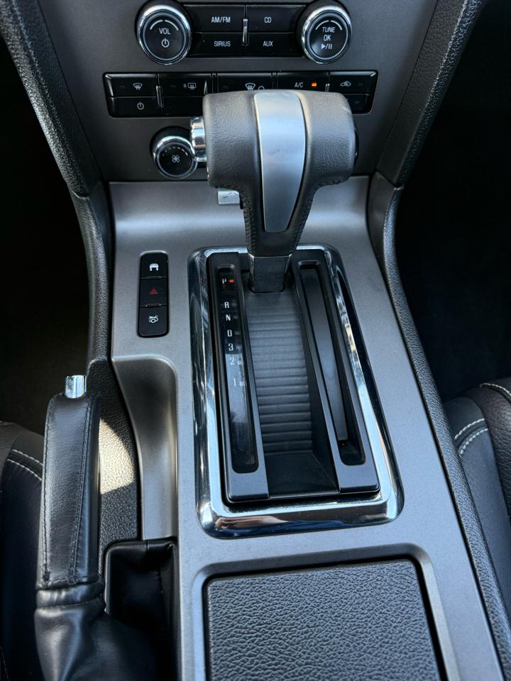 Ford Mustang V6 Coupe 2011