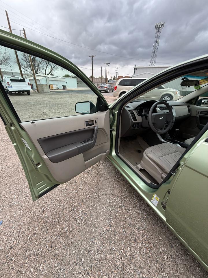 Ford Focus SE Sedan 2008