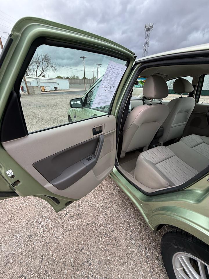 Ford Focus SE Sedan 2008
