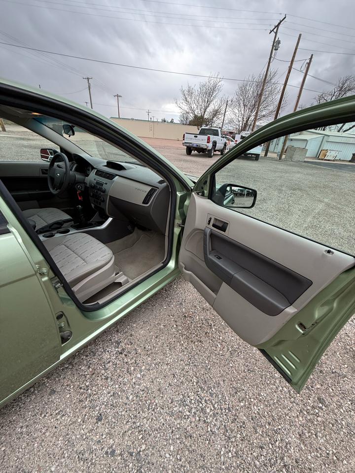 Ford Focus SE Sedan 2008
