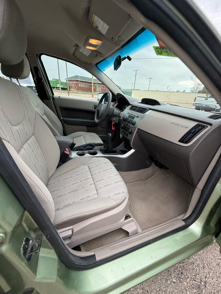 Ford Focus SE Sedan 2008