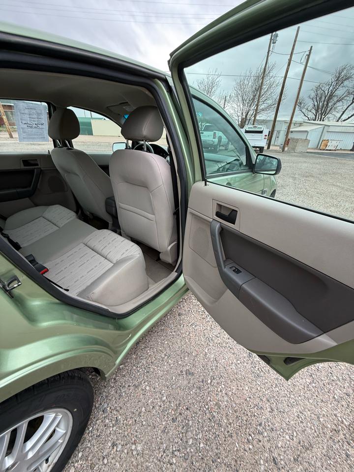 Ford Focus SE Sedan 2008