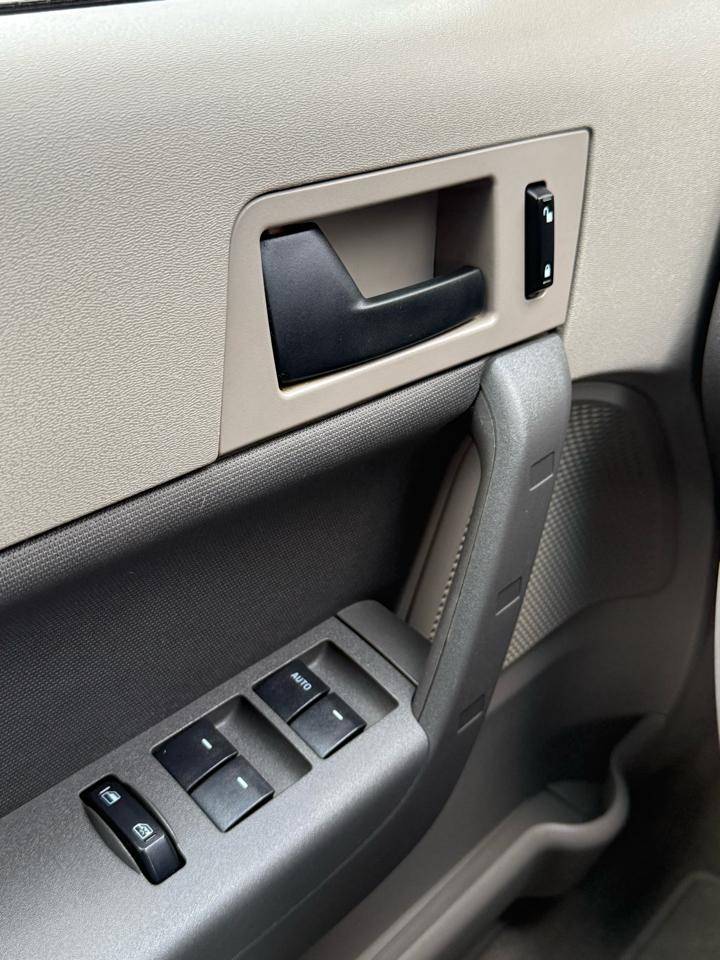 Ford Focus SE Sedan 2008