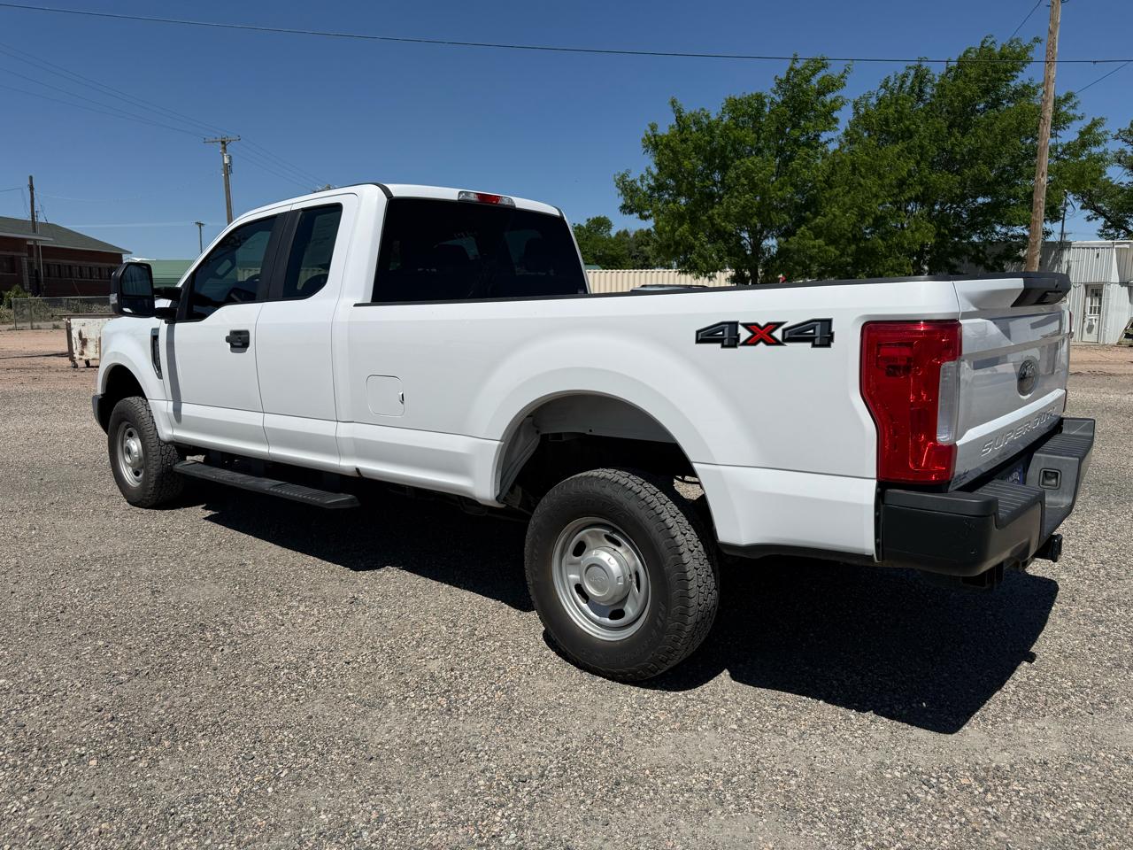 Ford F-250 SD XL SuperCab Long Bed 4WD 2017