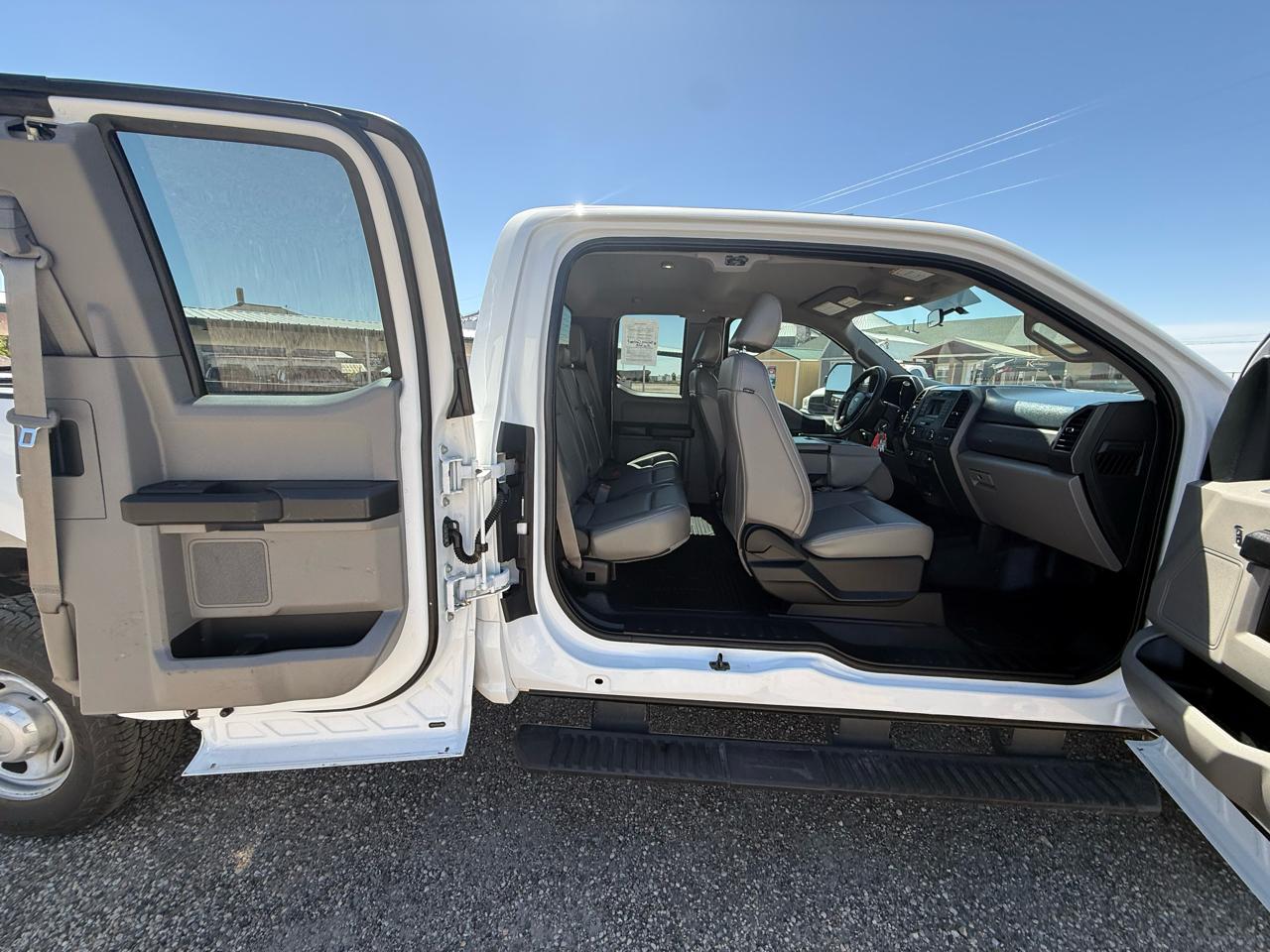 Ford F-250 SD XL SuperCab Long Bed 4WD 2017