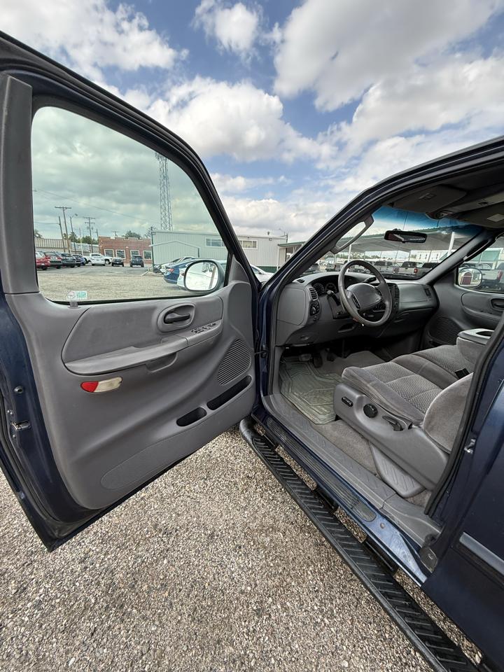 Ford F-150 XLT SuperCab Long Bed 4WD 2002