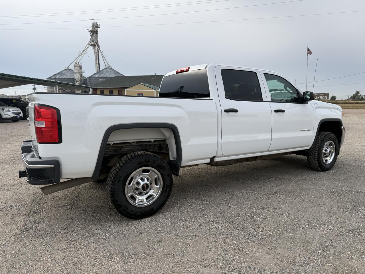 GMC Sierra 2500HD Crew Cab Short Bed 4WD 2017