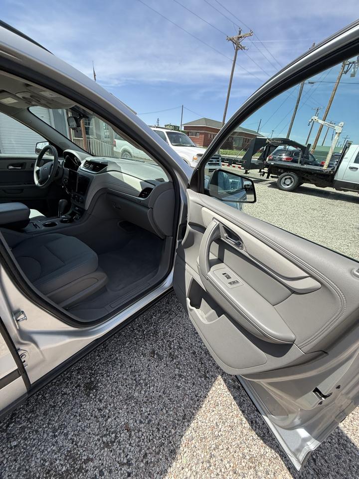 Chevrolet Traverse LS FWD w/PDC 2017