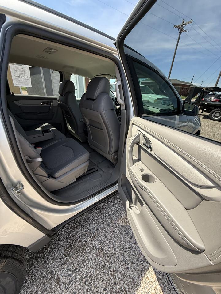 Chevrolet Traverse LS FWD w/PDC 2017