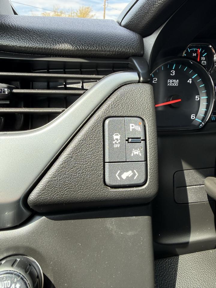 Chevrolet Suburban 4WD 4dr 1500 LT 2018