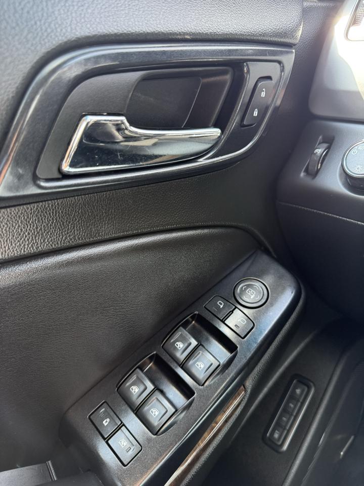 Chevrolet Suburban 4WD 4dr 1500 LT 2018