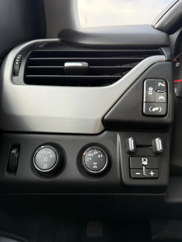GMC Yukon XL 4WD 4dr SLE 2016