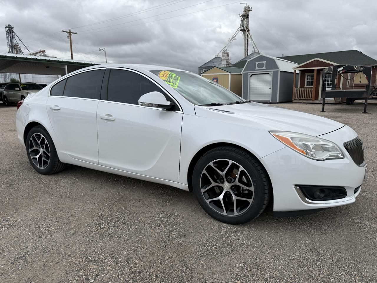 Buick Regal 4dr Sdn Sport Touring FWD 2017