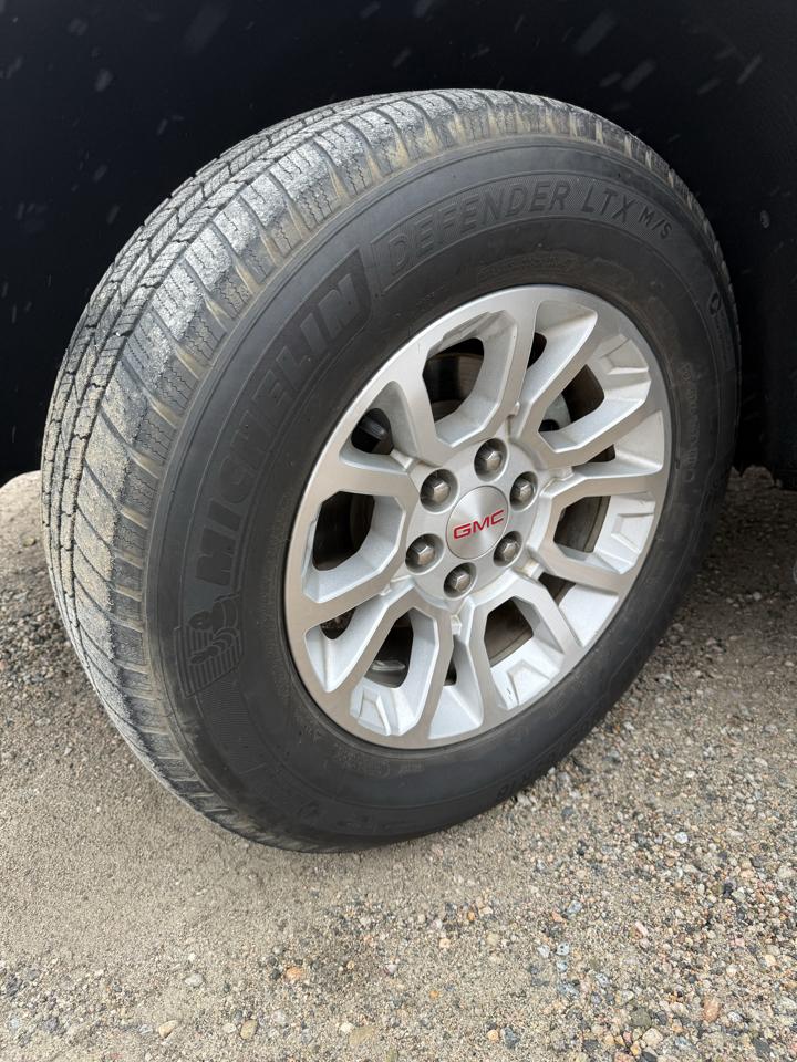 GMC Yukon XL 4WD 4dr SLT 2017