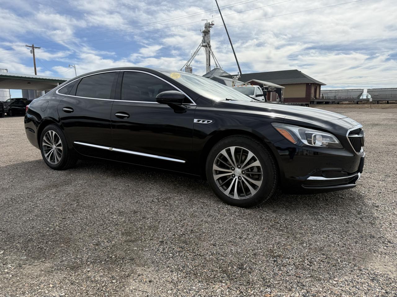 Buick LaCrosse 4dr Sdn Essence FWD 2017