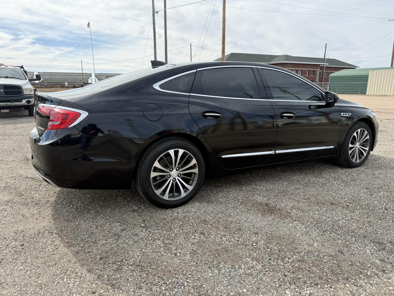 Buick LaCrosse 4dr Sdn Essence FWD 2017