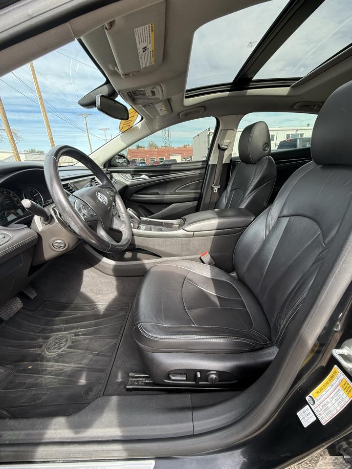 Buick LaCrosse 4dr Sdn Essence FWD 2017