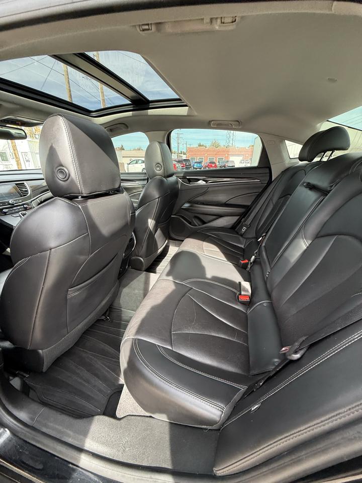 Buick LaCrosse 4dr Sdn Essence FWD 2017