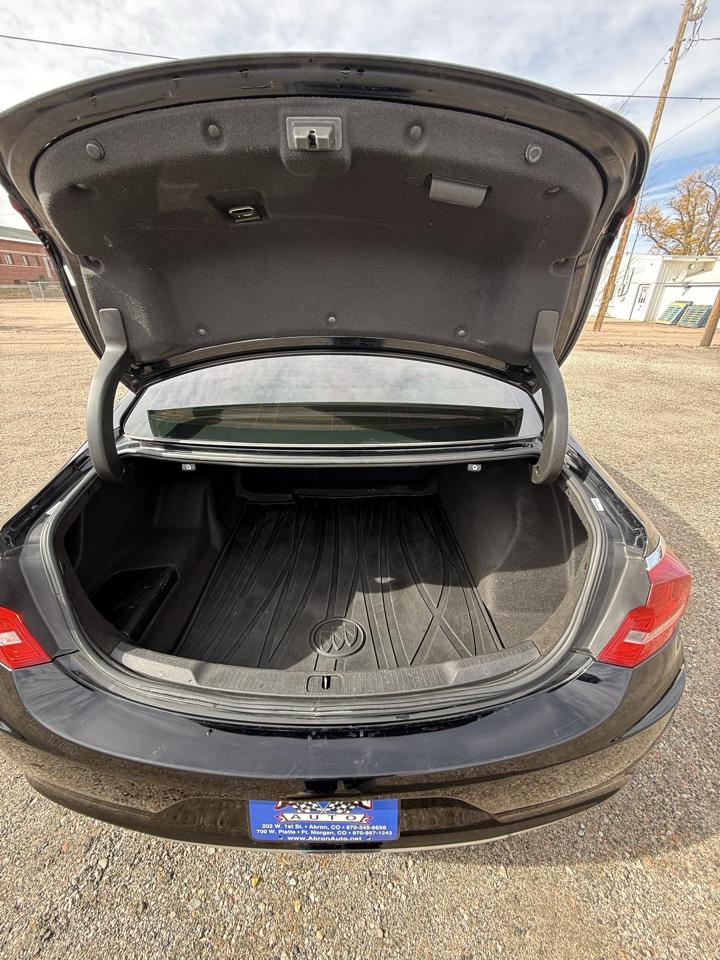 Buick LaCrosse 4dr Sdn Essence FWD 2017
