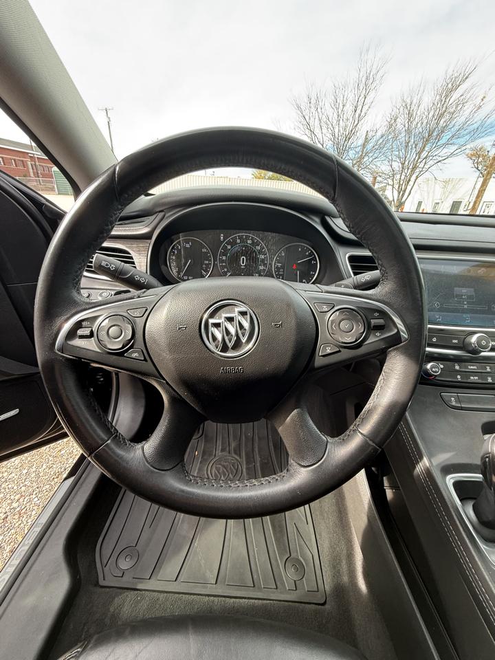 Buick LaCrosse 4dr Sdn Essence FWD 2017