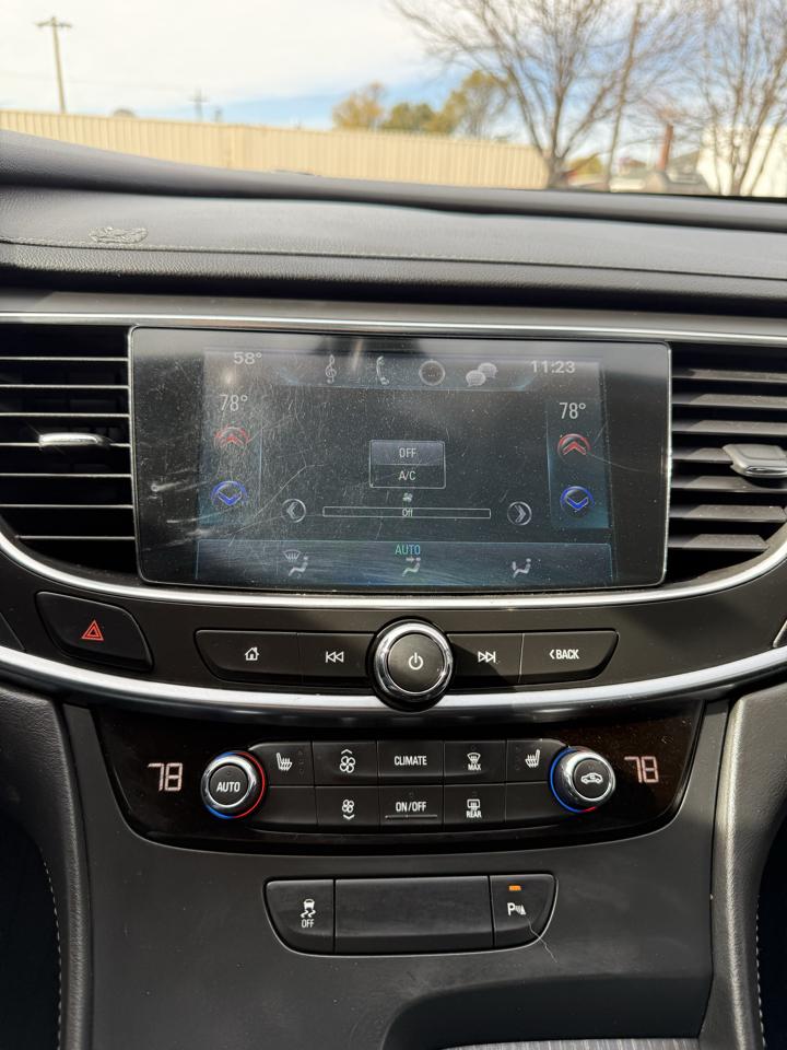 Buick LaCrosse 4dr Sdn Essence FWD 2017