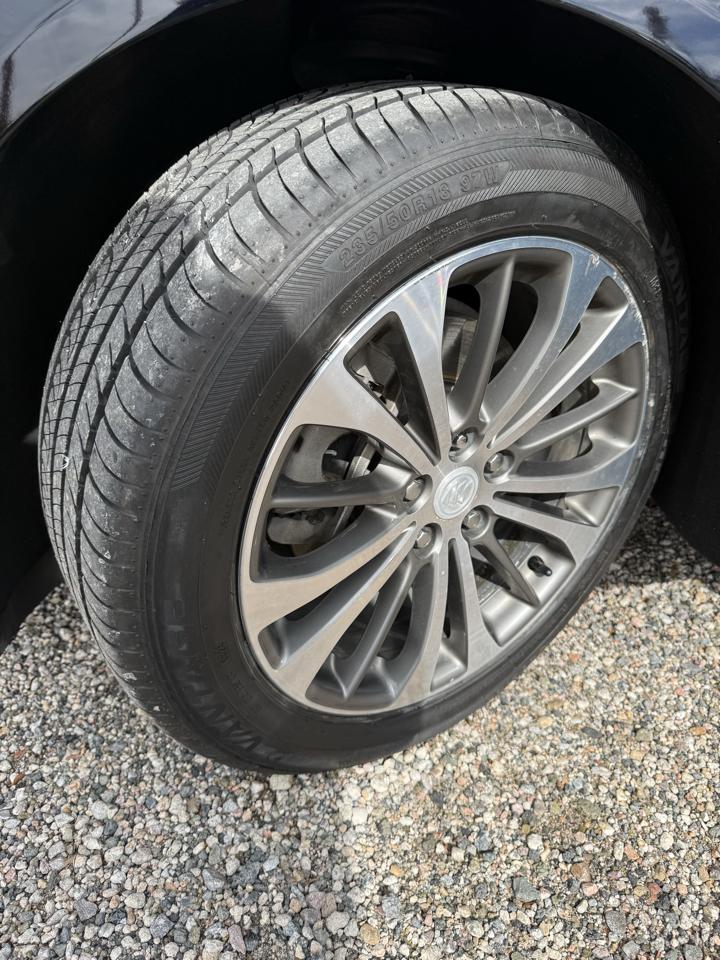 Buick LaCrosse 4dr Sdn Essence FWD 2017