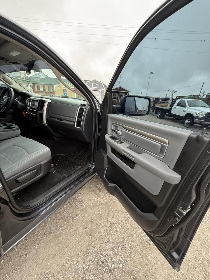 RAM 1500 SLT 4x4 Quad Cab 6'4" Box 2017