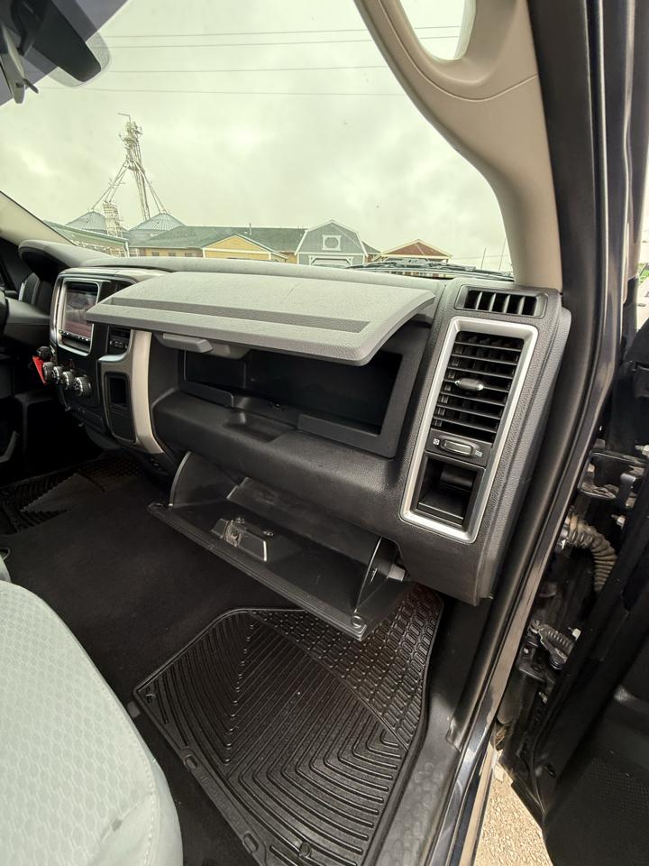 RAM 1500 SLT 4x4 Quad Cab 6'4" Box 2017