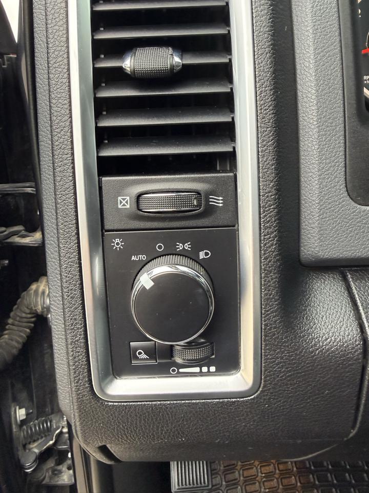 RAM 1500 SLT 4x4 Quad Cab 6'4" Box 2017