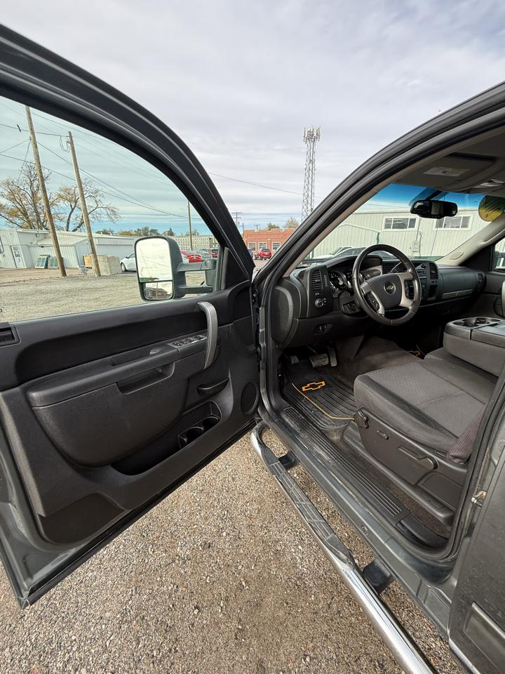 Chevrolet Silverado 1500 4WD Crew Cab 143.5" LT 2011
