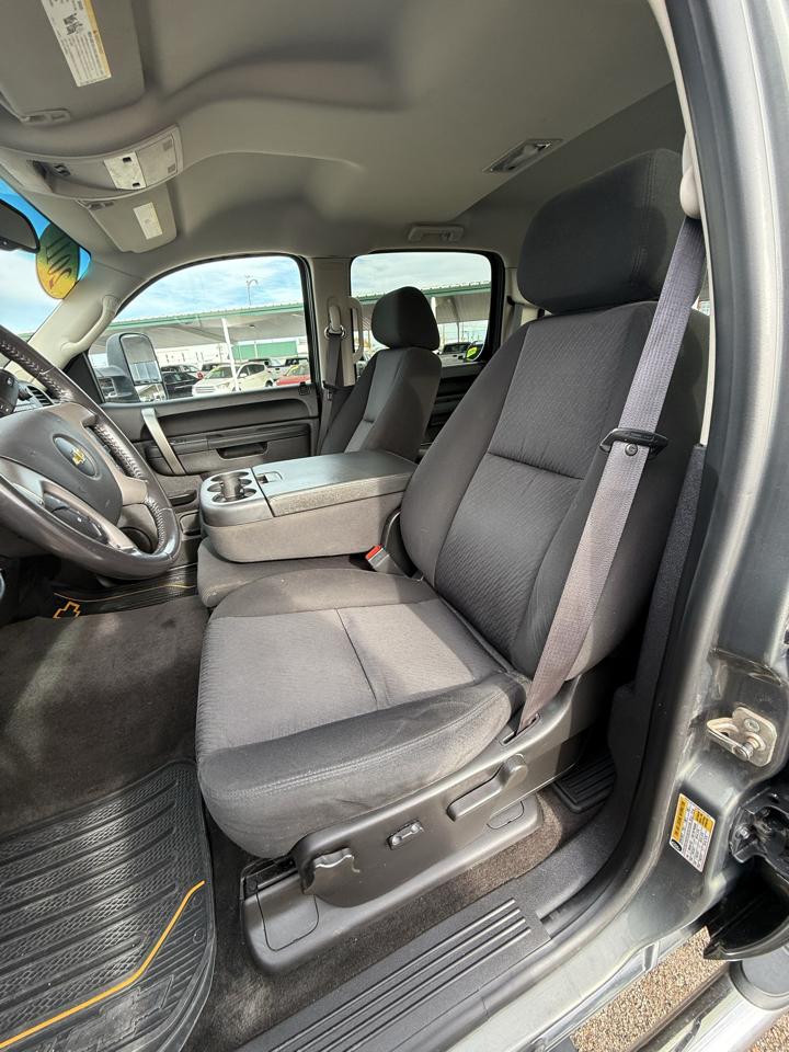 Chevrolet Silverado 1500 4WD Crew Cab 143.5" LT 2011