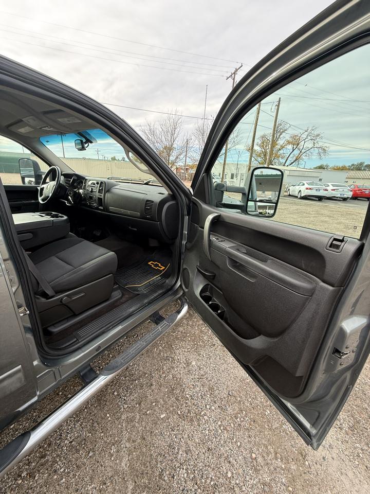 Chevrolet Silverado 1500 4WD Crew Cab 143.5" LT 2011