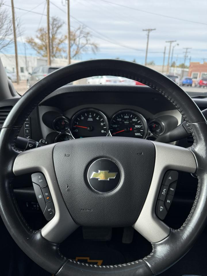 Chevrolet Silverado 1500 4WD Crew Cab 143.5" LT 2011