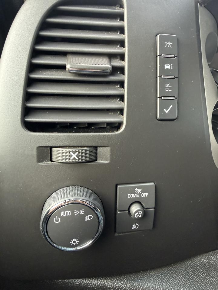 Chevrolet Silverado 1500 4WD Crew Cab 143.5" LT 2011