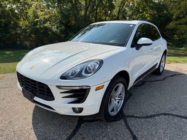 2017 Porsche Macan BASE AWD