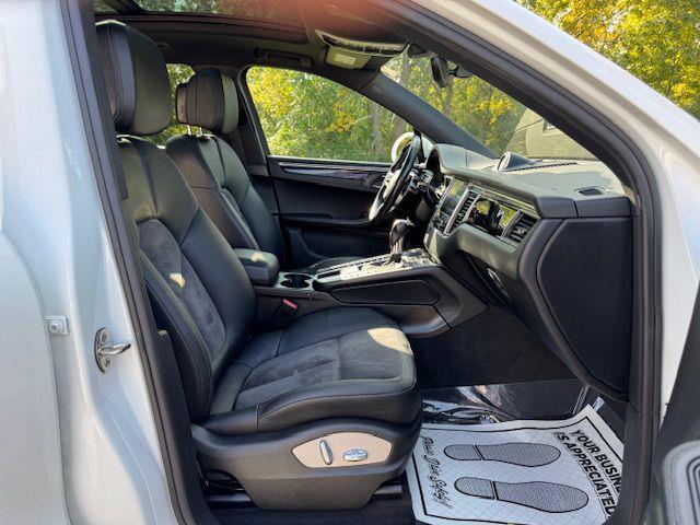 Porsche Macan  2017